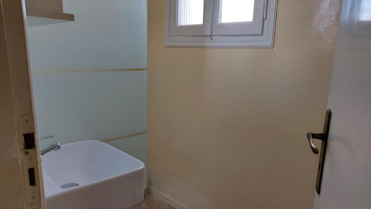 Airport Friendly House 2 Villa Artemida  Bagian luar foto