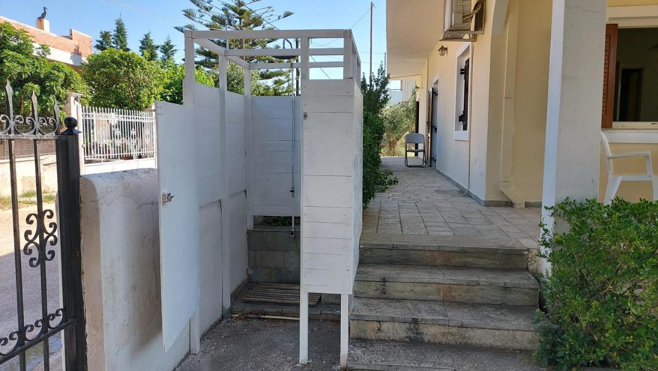 Airport Friendly House 2 Villa Artemida  Bagian luar foto